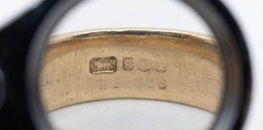 民間の修理業者なら3,000円?安さの裏にある「資産価値崩壊」の罠