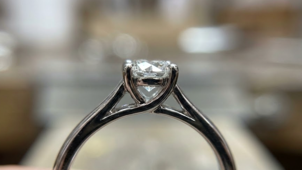 【悲報】カルティエバレリーナのダイヤは取れる？修理代4万の現実