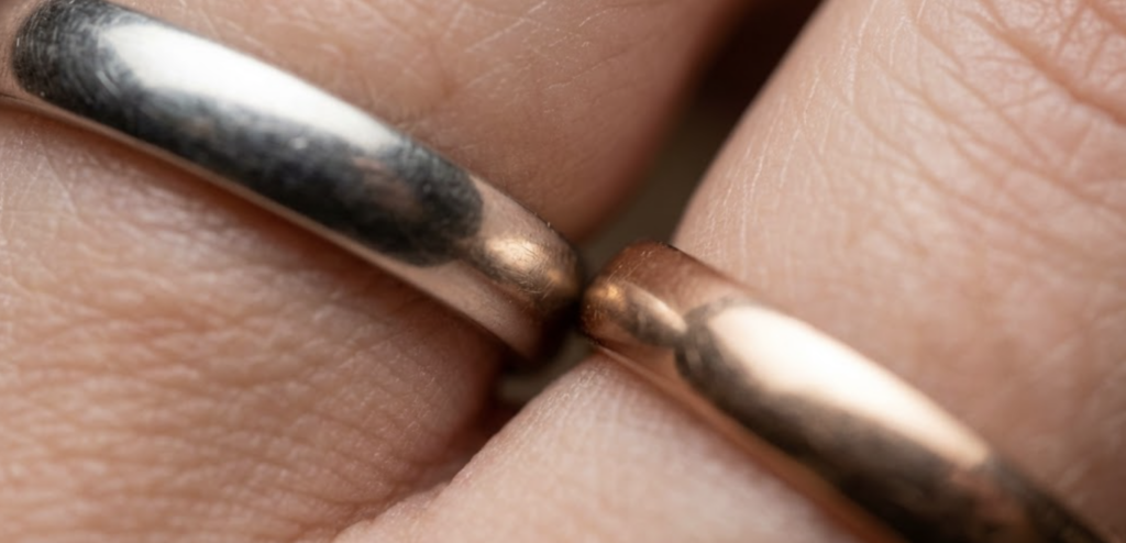 【素材と傷】プラチナとゴールドを重ねると傷つく？