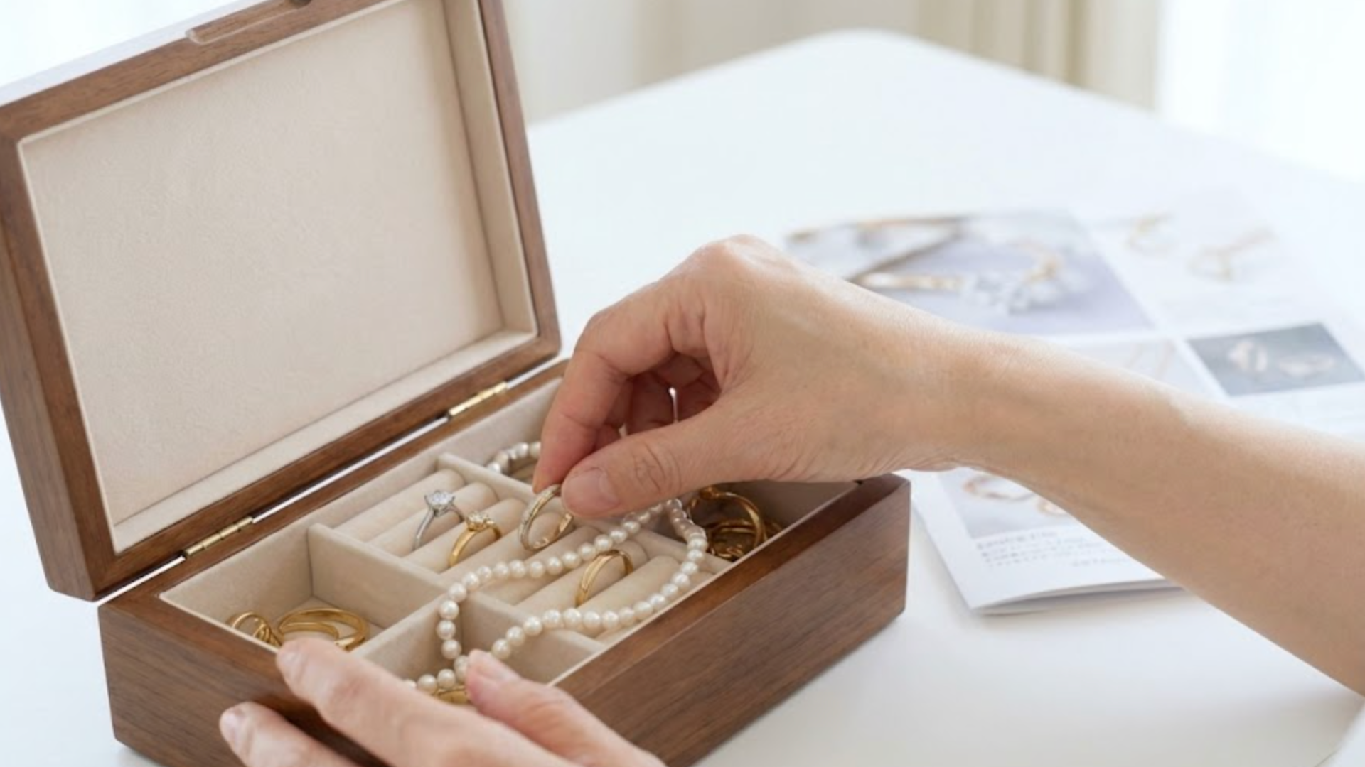 【評判】50代ヴァンクリーフ指輪重ねづけは痛い？大人の正解コーデ